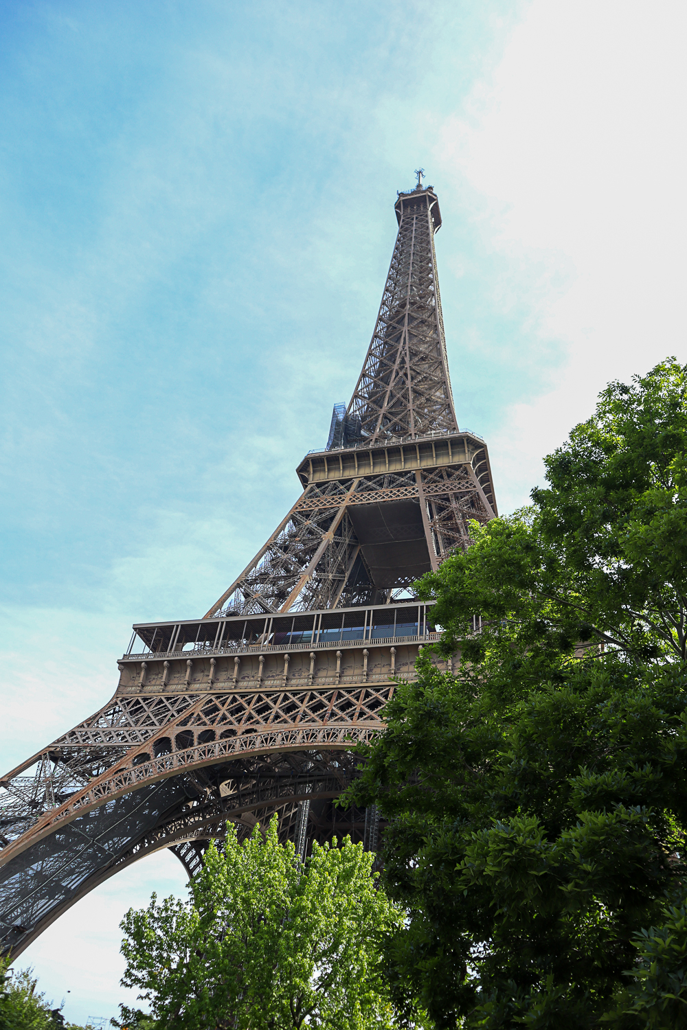 Pacific Globetrotters, budget family travel blog, shares 5 day itinerary in Paris with kids. Eiffel Tower