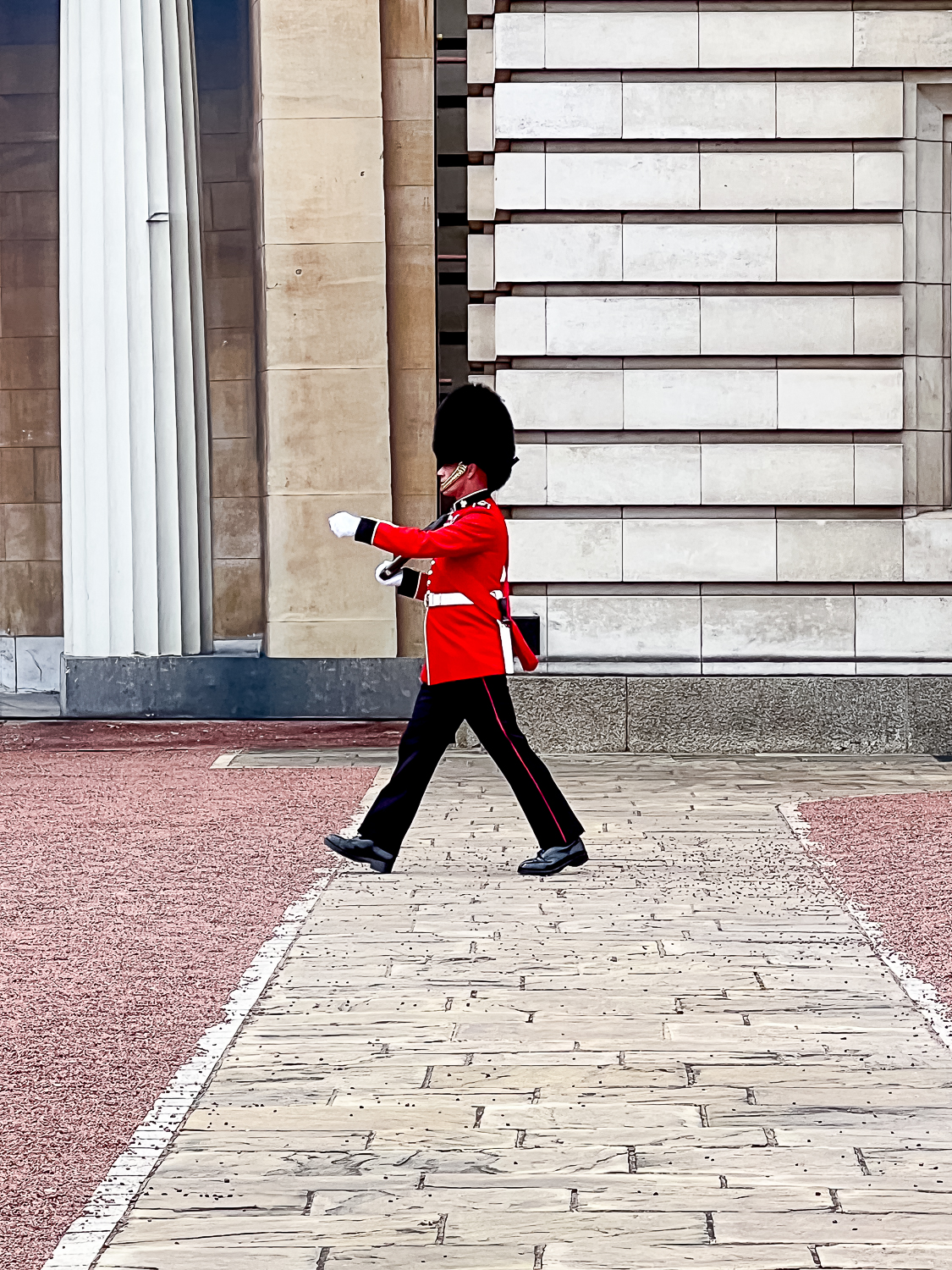 Pacific Globetrotters, budget family travel blog, shares 4 day itinerary in London with kids. Changing of the guards