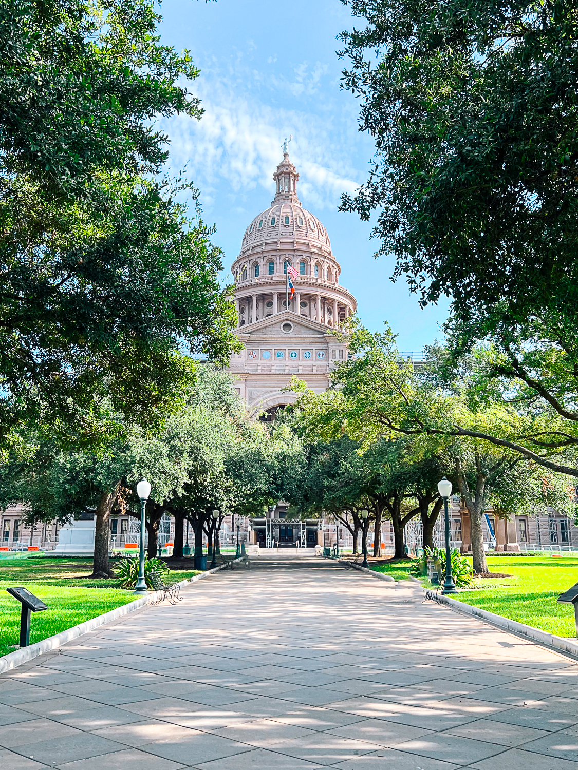Pacific Globetrotters, budget family travel blog, shares Top Places To Visit In Austin.