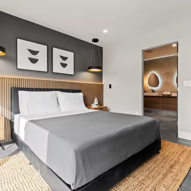 The Twilight Queen Suite